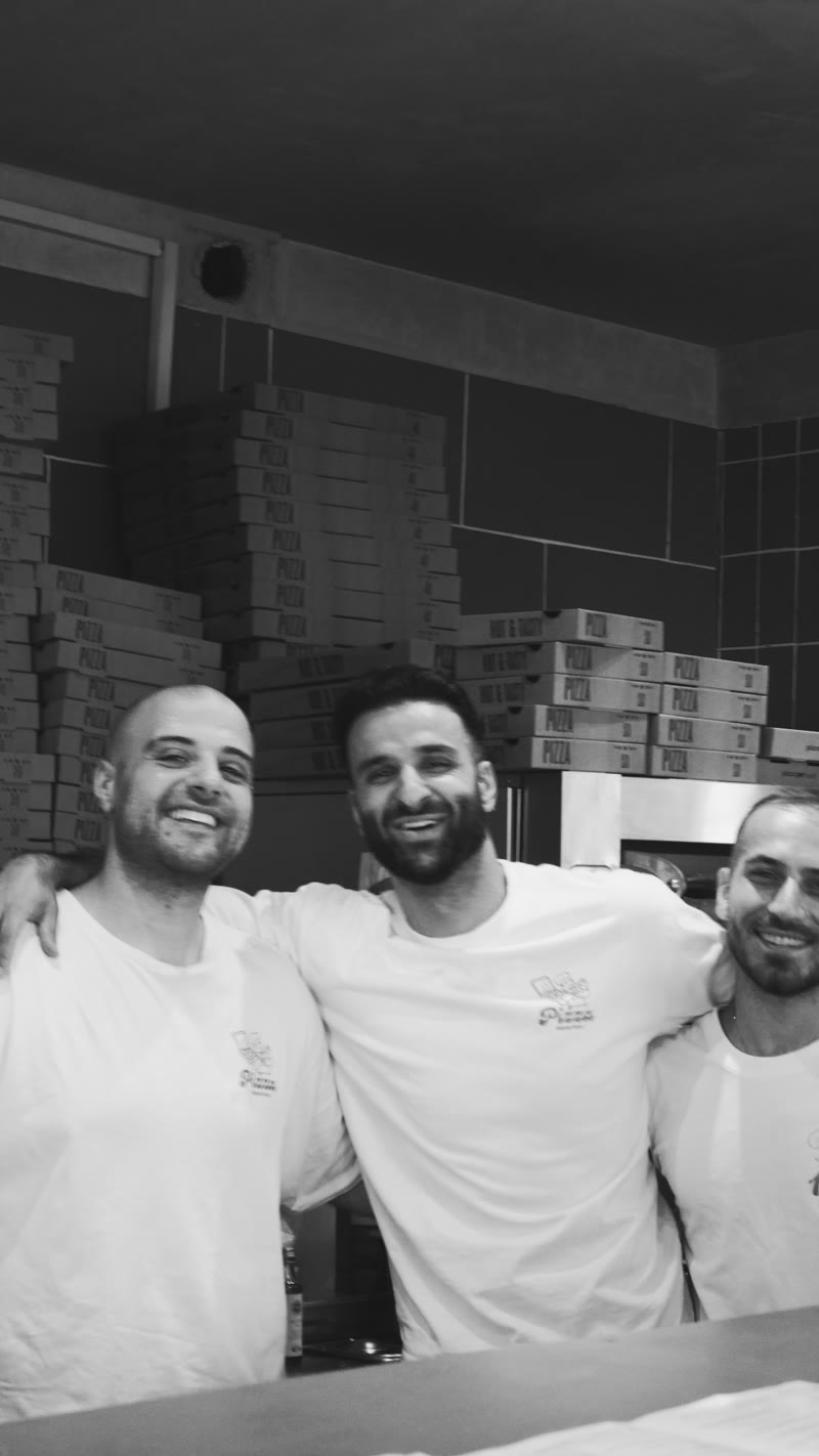 Via.Pizzeria — Team im Laden
